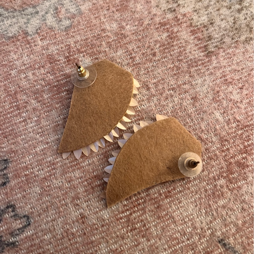 Wing earrings - Picture 2 of 2